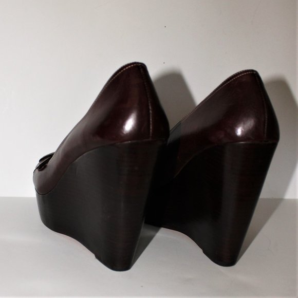 BCBGMAXAZRIA Platform  Wedge - Picture 7 of 9